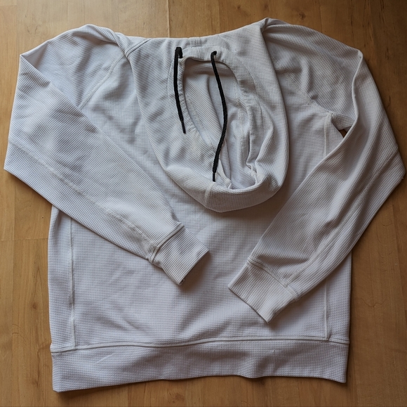 Size Medium Men's American Eagle Sweatshirt - Picture 4 of 5